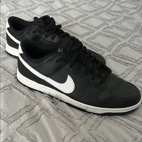 Nike Black and White Sneakers - Picture 1 of 6